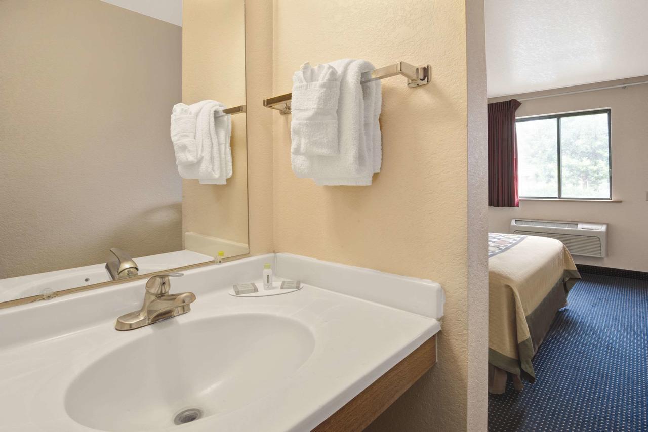 Super 8 By Wyndham Albuquerque West/Coors Blvd Ξενοδοχείο Εξωτερικό φωτογραφία